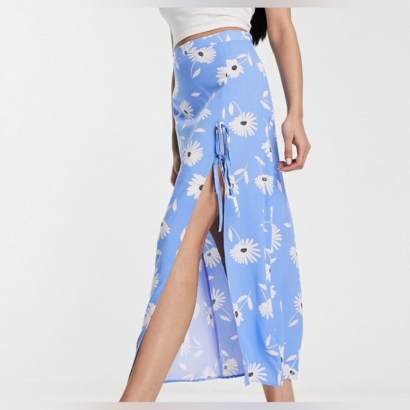 ASOS Daisy Print Side Slit with Ties Blue Floral Skirt Size 6 - Picture 2 of 3